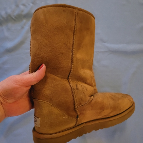 Uggs tan boots size 7 - Picture 7 of 8